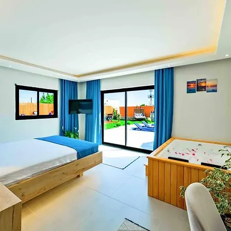 Villa Lavinda Villa *